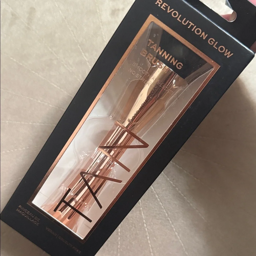 Revolution Glow Tanning Brush Brand New w/Box